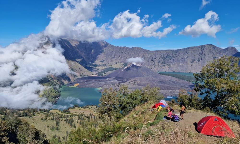 Mount Rinjani Trek Cost: Budget Breakdown 2025