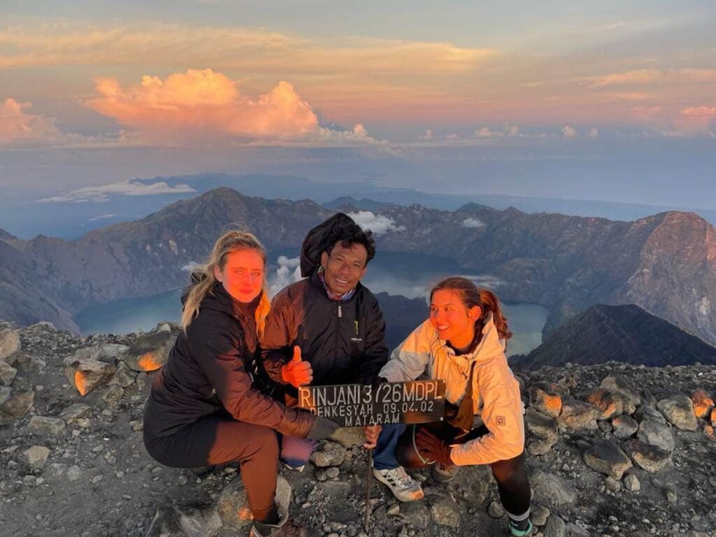 Rinjani Trek 4d3n Lake and Summit